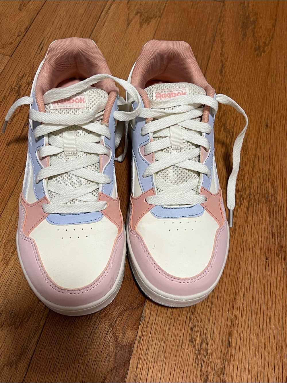 Reebok women Low-Top Sneakers in Pink, White & Light Blue